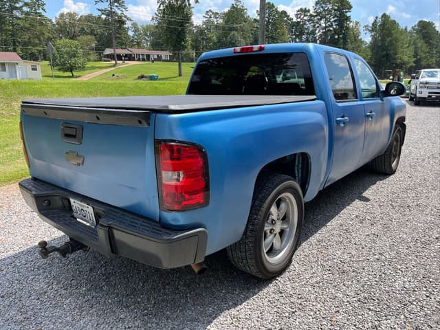 Image of Chevrolet Silverado equipment image 2