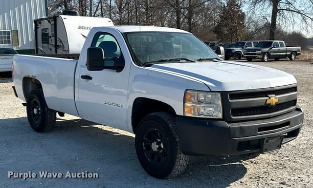 Image of Chevrolet Silverado equipment image 2