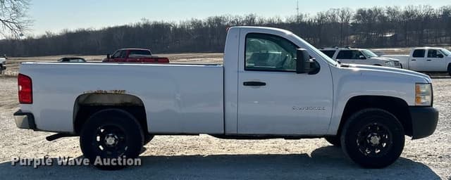 Image of Chevrolet Silverado equipment image 3