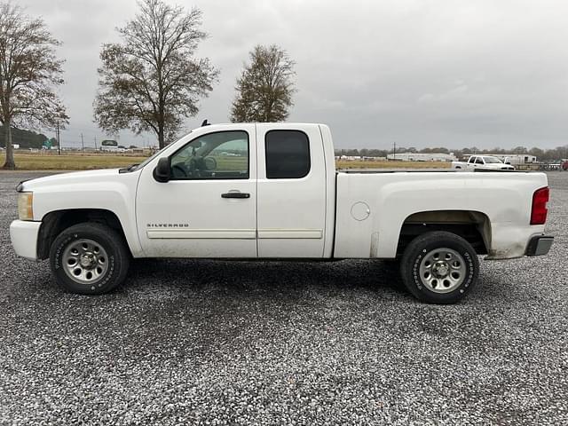 Image of Chevrolet Silverado equipment image 1