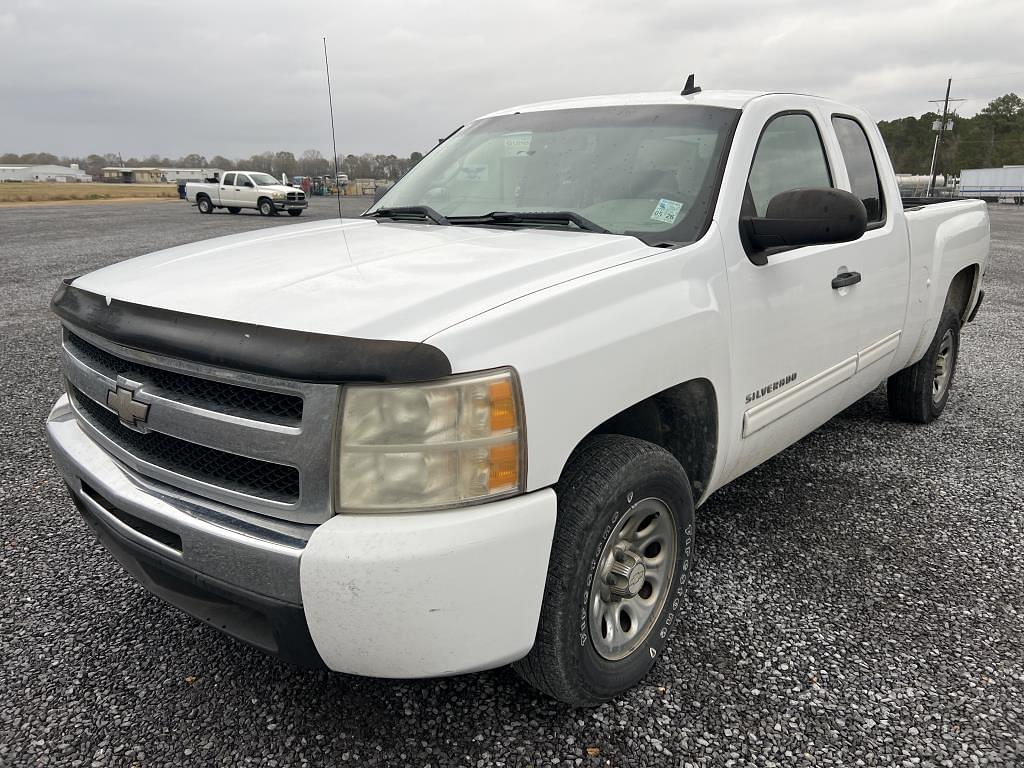 Image of Chevrolet Silverado Primary image