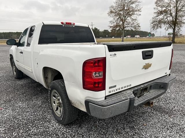 Image of Chevrolet Silverado equipment image 2