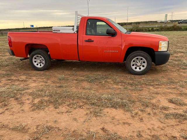 Image of Chevrolet Silverado equipment image 2