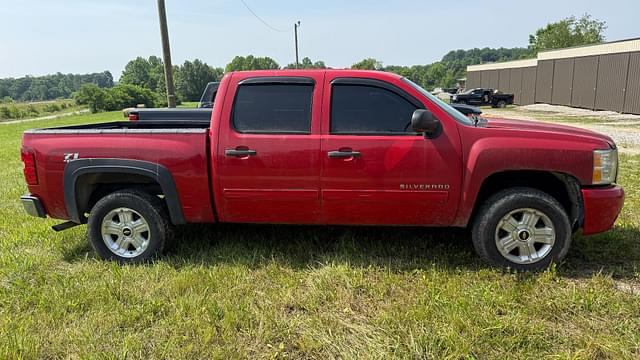 Image of Chevrolet Silverado equipment image 4