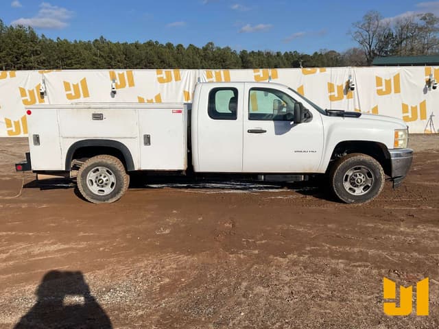 Image of Chevrolet Silverado equipment image 3