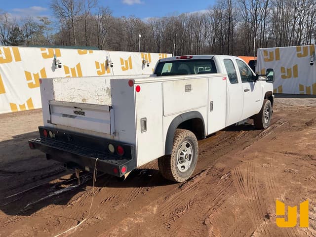 Image of Chevrolet Silverado equipment image 4