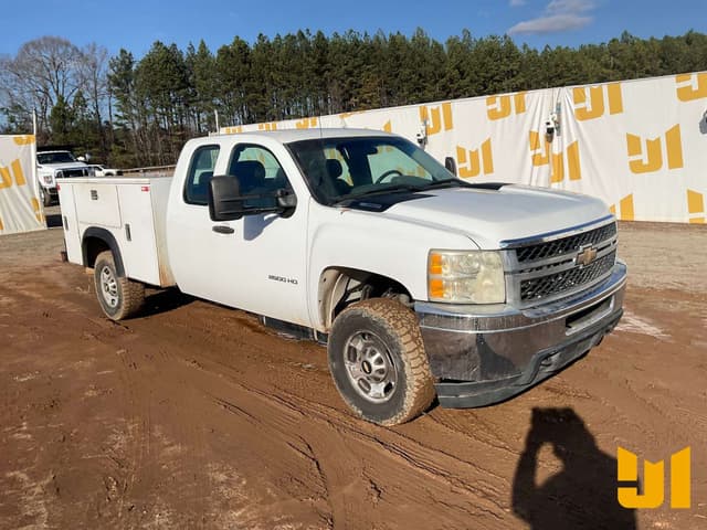 Image of Chevrolet Silverado equipment image 2