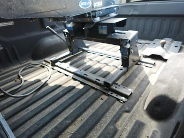 Image of Chevrolet 2500 equipment image 3