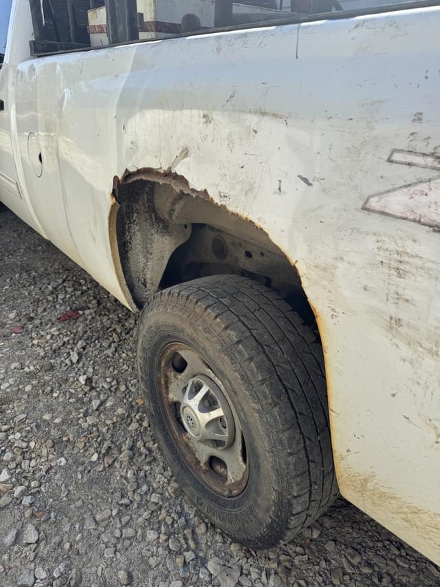 Image of Chevrolet 2500HD equipment image 2