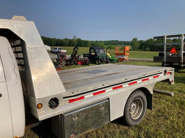Image of Chevrolet 3500 equipment image 2