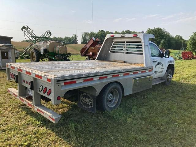 Image of Chevrolet 3500 equipment image 4
