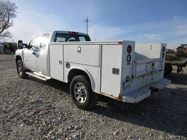 Image of Chevrolet 3500 equipment image 2