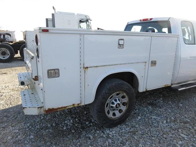 Image of Chevrolet 3500 equipment image 4