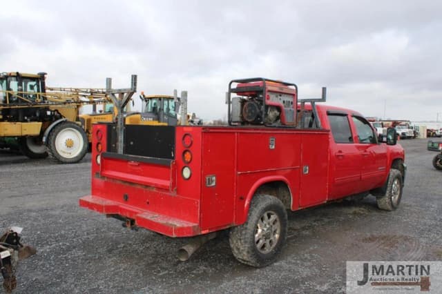 Image of Chevrolet 3500HD equipment image 2