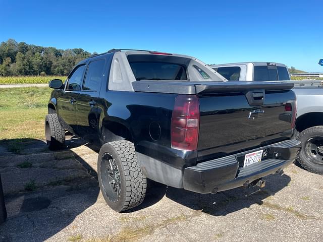 Image of Chevrolet Avalanche equipment image 4