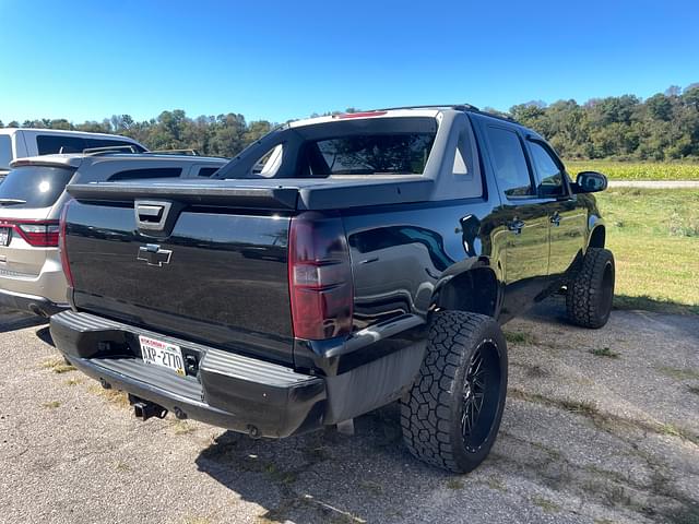 Image of Chevrolet Avalanche equipment image 3