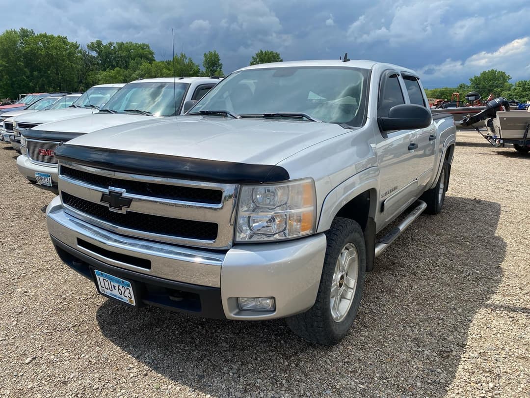 Image of Chevrolet Silverado Primary image