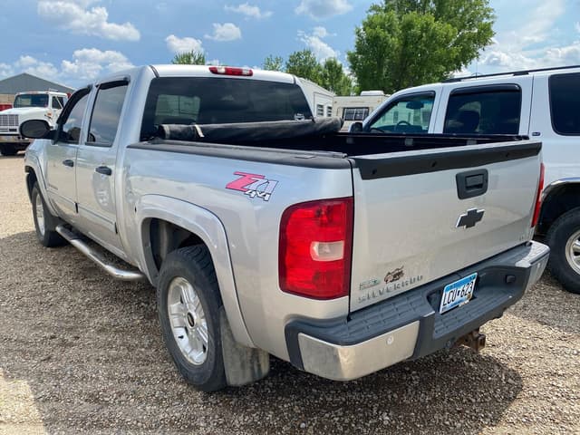 Image of Chevrolet Silverado equipment image 4