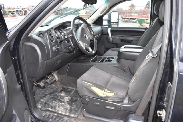 Image of Chevrolet 2500HD equipment image 2