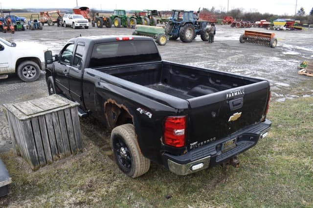 Image of Chevrolet 2500HD equipment image 4