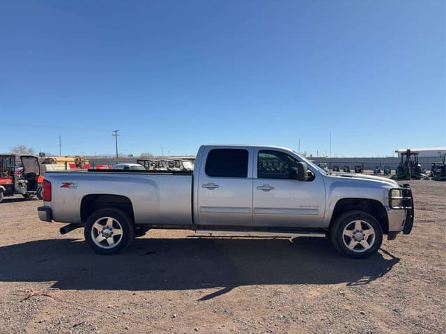 Image of Chevrolet 2500HD equipment image 3