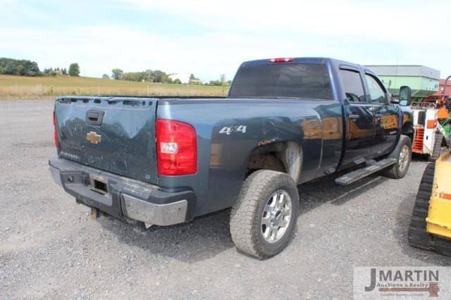 Image of Chevrolet 2500HD equipment image 2