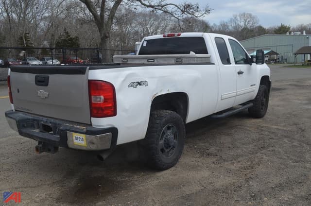 Image of Chevrolet 2500HD equipment image 2