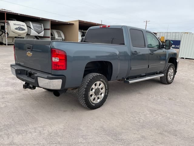 Image of Chevrolet 2500HD equipment image 4