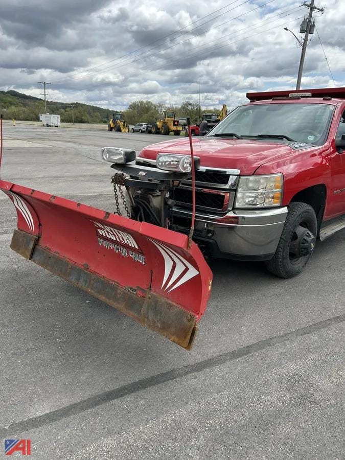 2011 Chevrolet 3500HD Equipment Image0