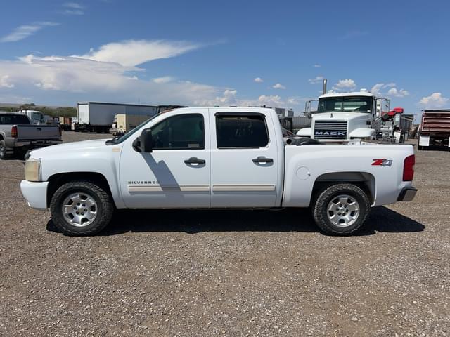 Image of Chevrolet Silverado equipment image 1