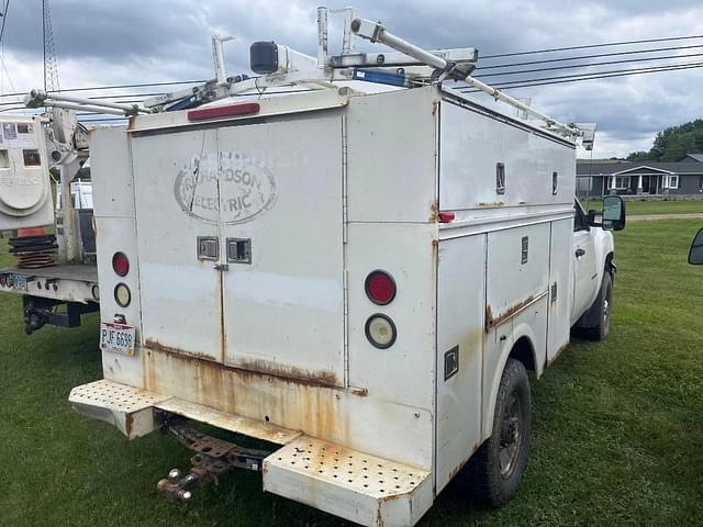 Image of Chevrolet Silverado equipment image 4