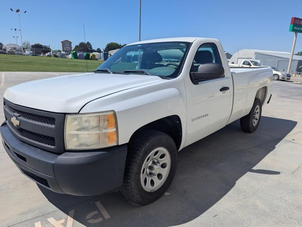 2011 Chevrolet C1500 Equipment Image0