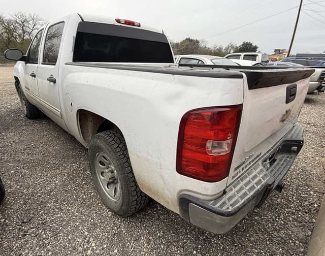 Image of Chevrolet Silverado equipment image 3
