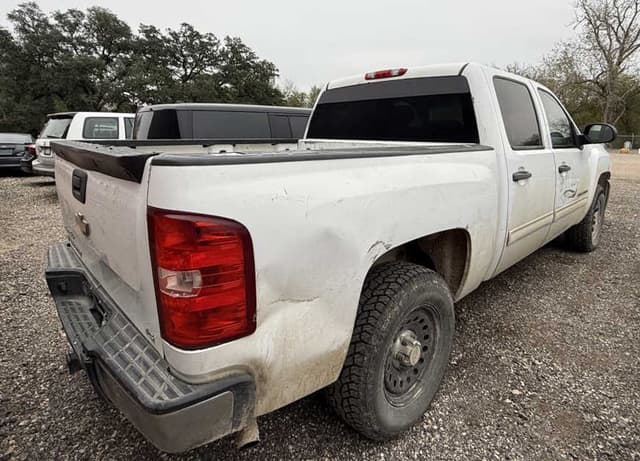 Image of Chevrolet Silverado equipment image 2