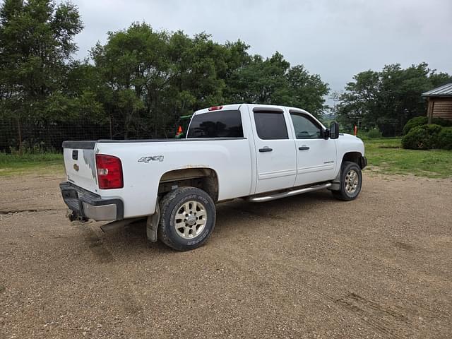 Image of Chevrolet 2500HD equipment image 3