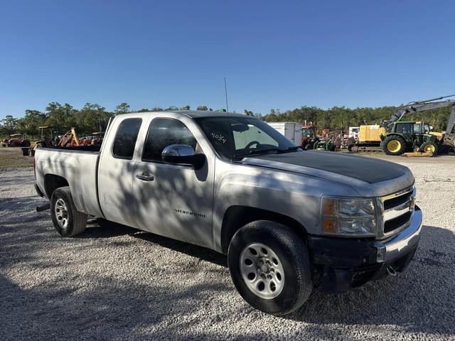 Image of Chevrolet Silverado equipment image 3