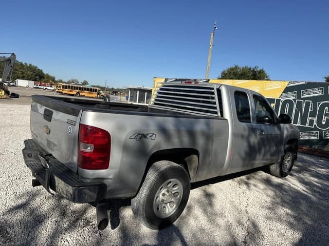 Image of Chevrolet Silverado equipment image 2
