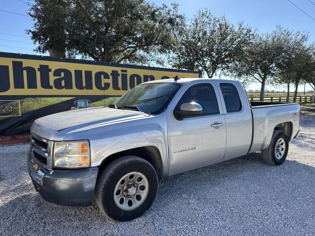 Image of Chevrolet Silverado Primary image