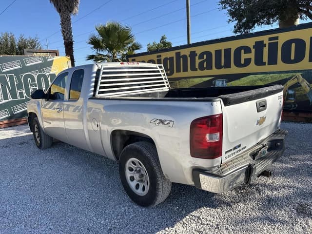 Image of Chevrolet Silverado equipment image 1