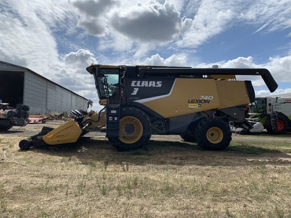 Main image CLAAS LEXION 740