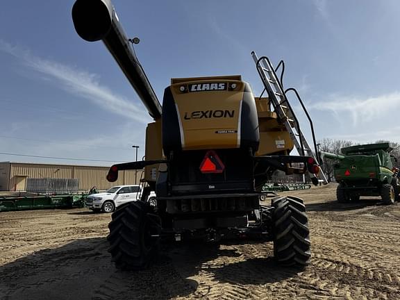 Image of CLAAS LEXION 740TT equipment image 3