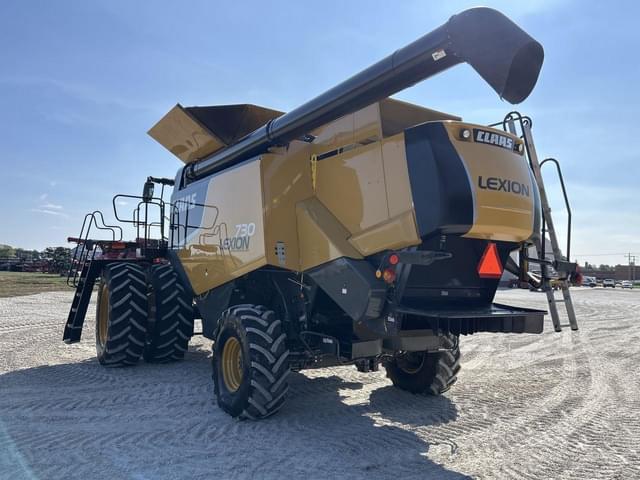 Image of CLAAS Lexion 730 equipment image 4