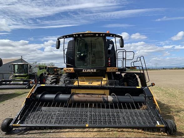 Image of CLAAS LEXION 740 equipment image 1