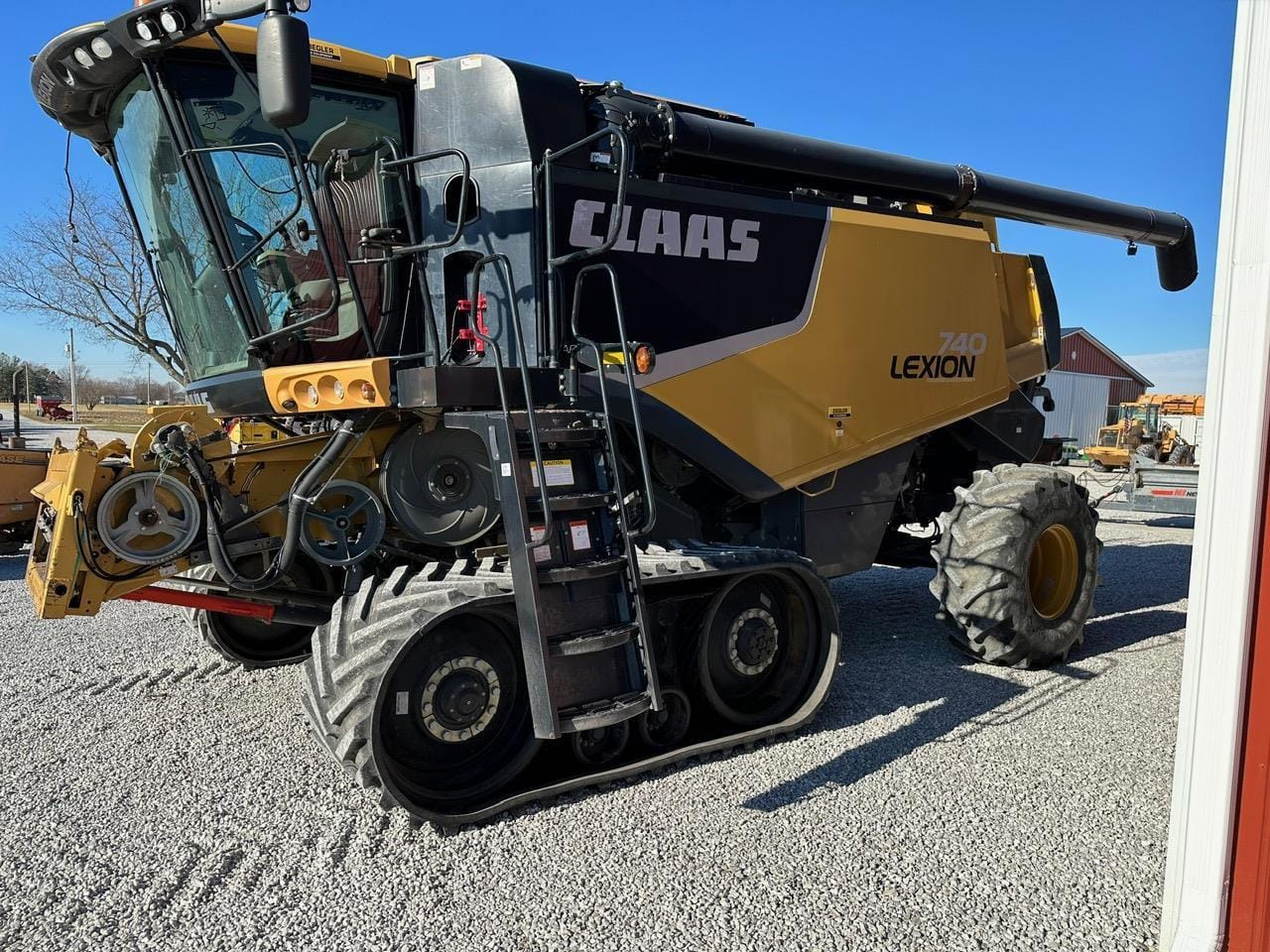 2011 CLAAS LEXION 740 Equipment Image0