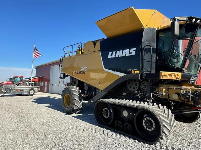 Image of CLAAS LEXION 740 equipment image 3