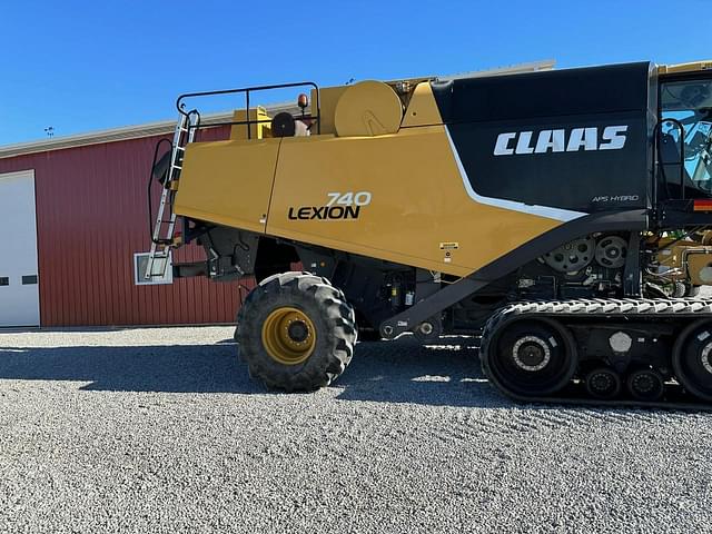 Image of CLAAS LEXION 740 equipment image 4