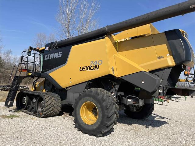 Image of CLAAS LEXION 740TT equipment image 1