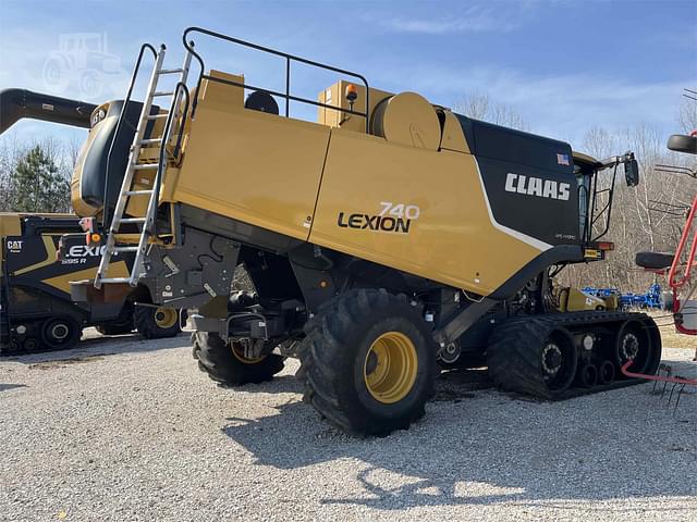 Image of CLAAS LEXION 740TT equipment image 2