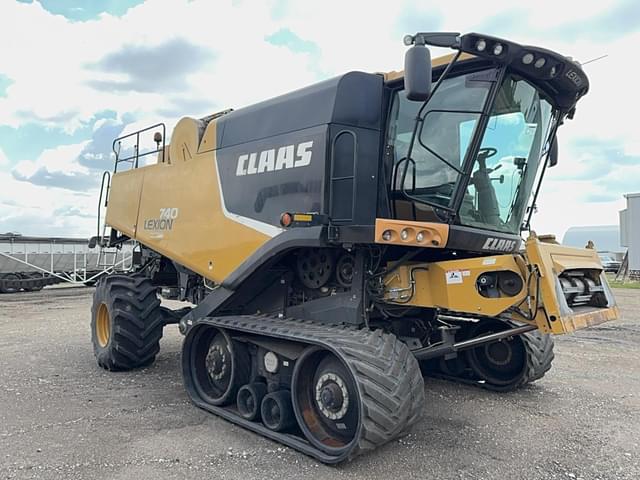 Image of CLAAS LEXION 740TT equipment image 4