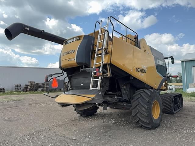 Image of CLAAS LEXION 740TT equipment image 3